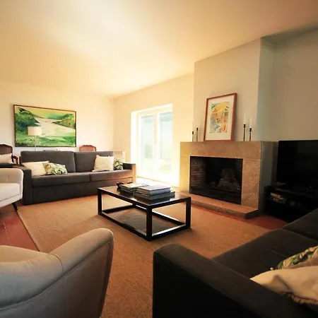 Cristelo Sleeps 10 With Pool Air Con And Wifi